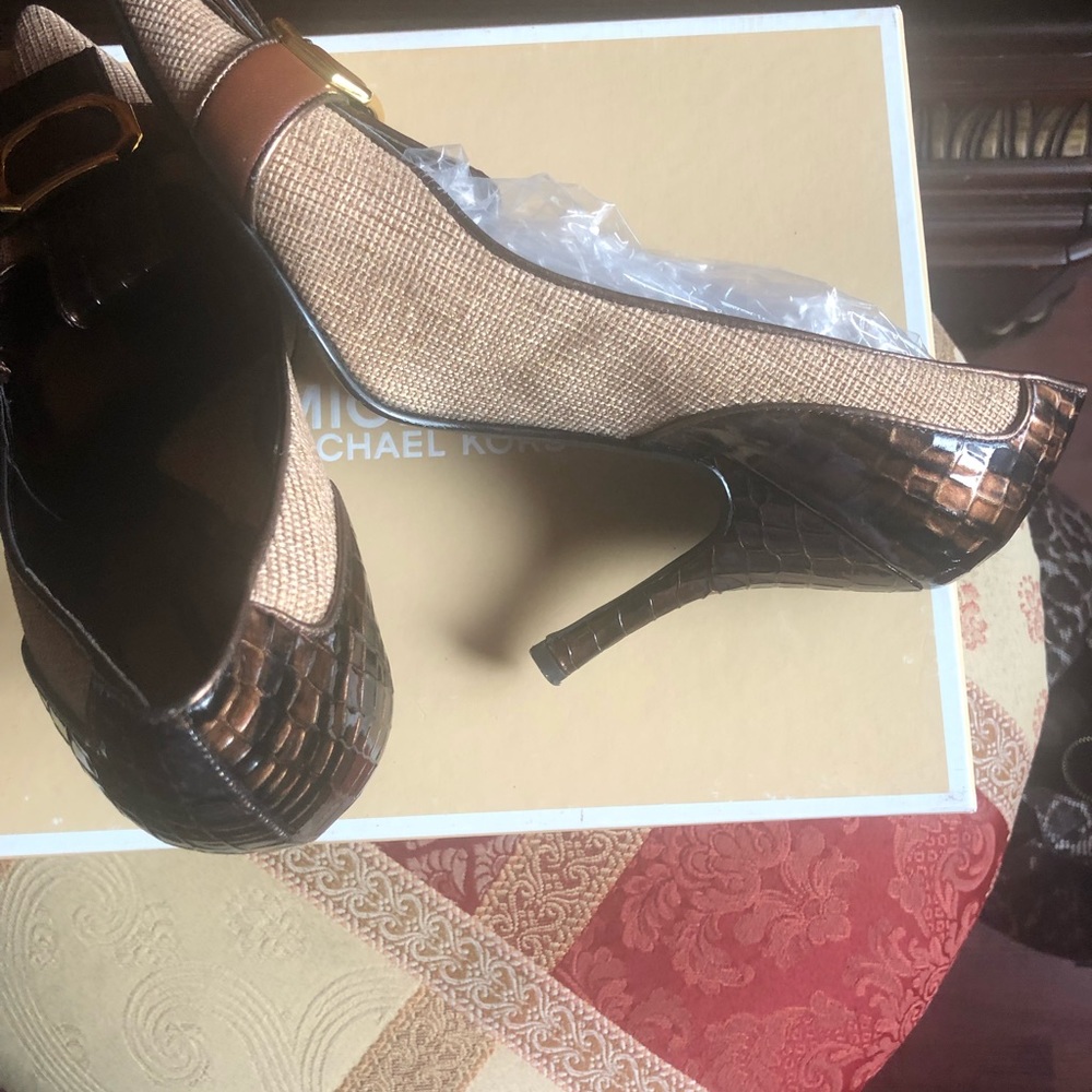 J. RENEE HEELS - Picture 4 of 8